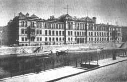 Reichstagsufer. Click for large picture